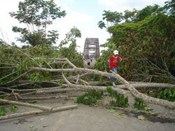 Foto 2: Bloqueo del puente sobre el rio Coca